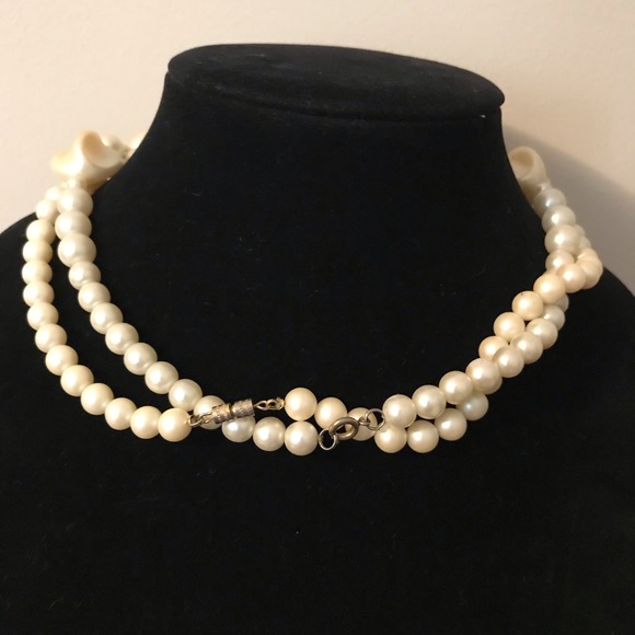 2 Costume Pearl Necklaces EVC 17” and 17.5” L - Picture 7 of 9